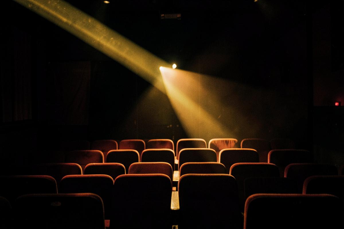 Filme brasileiro estreia em Cannes e conquista prêmio de documentário